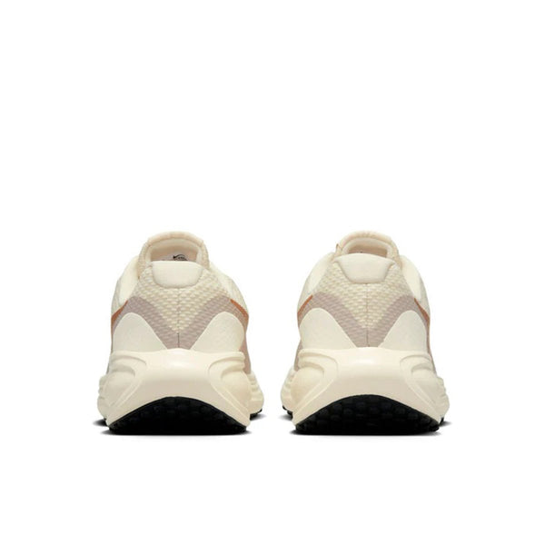 nike-revolution-8