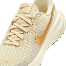 nike-revolution-8
