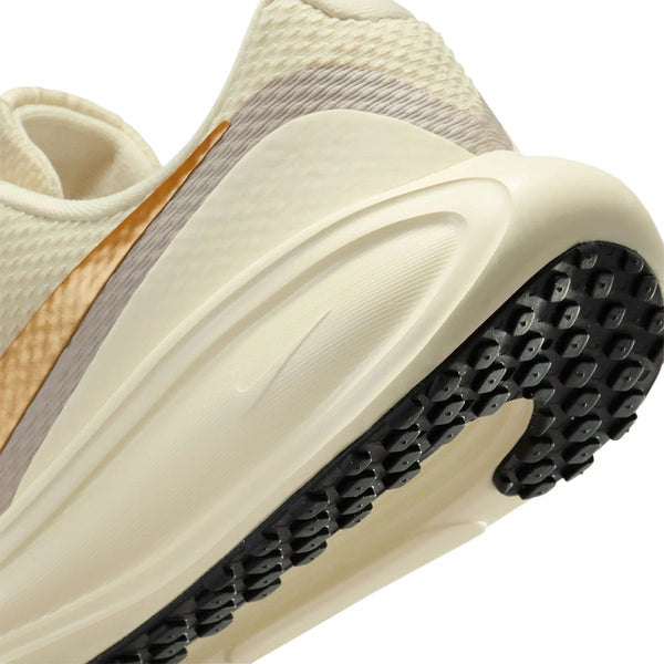 nike-revolution-8